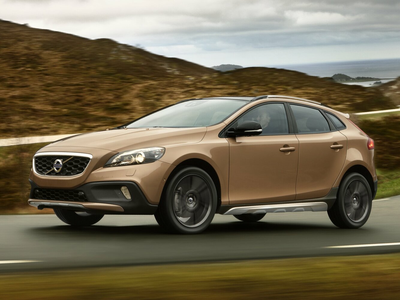 Volvo V40 Cross Country I (2012-2019) - Хэтчбек 5 дв.