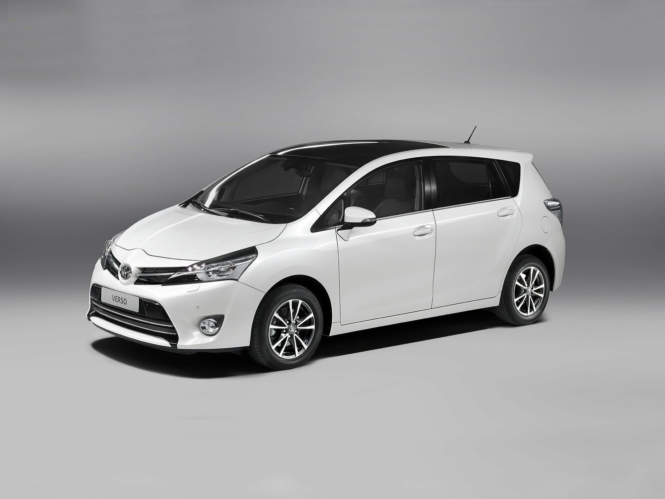 Toyota Verso I (2009-2018) - Компактвэн
