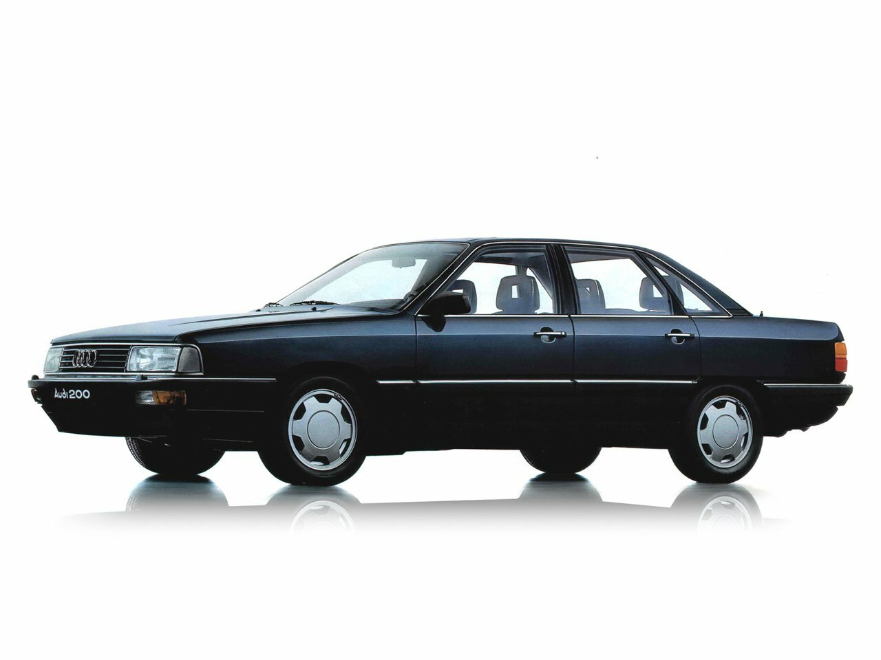 Audi 200 II (1983-1991) - Седан