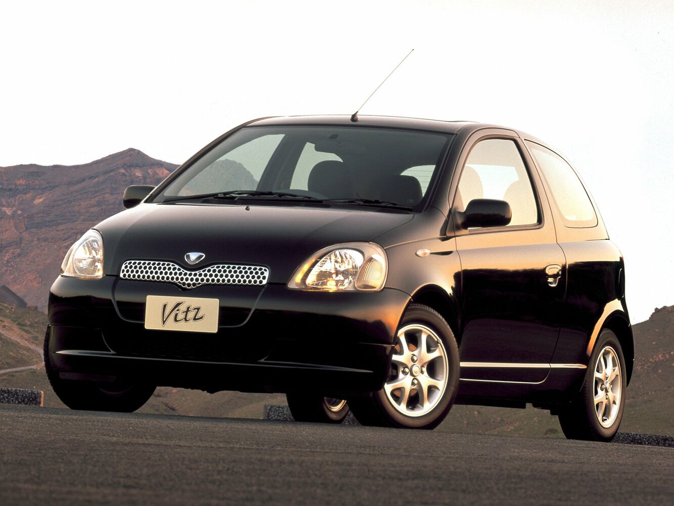 Toyota Vitz I (1999-2005) - Хэтчбек 3 дв.