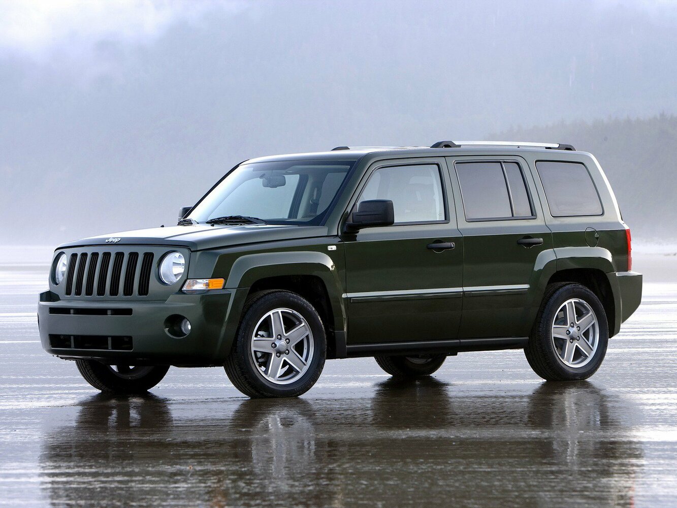 Jeep Liberty (Patriot) I (2006-2016) - Внедорожник 5 дв.