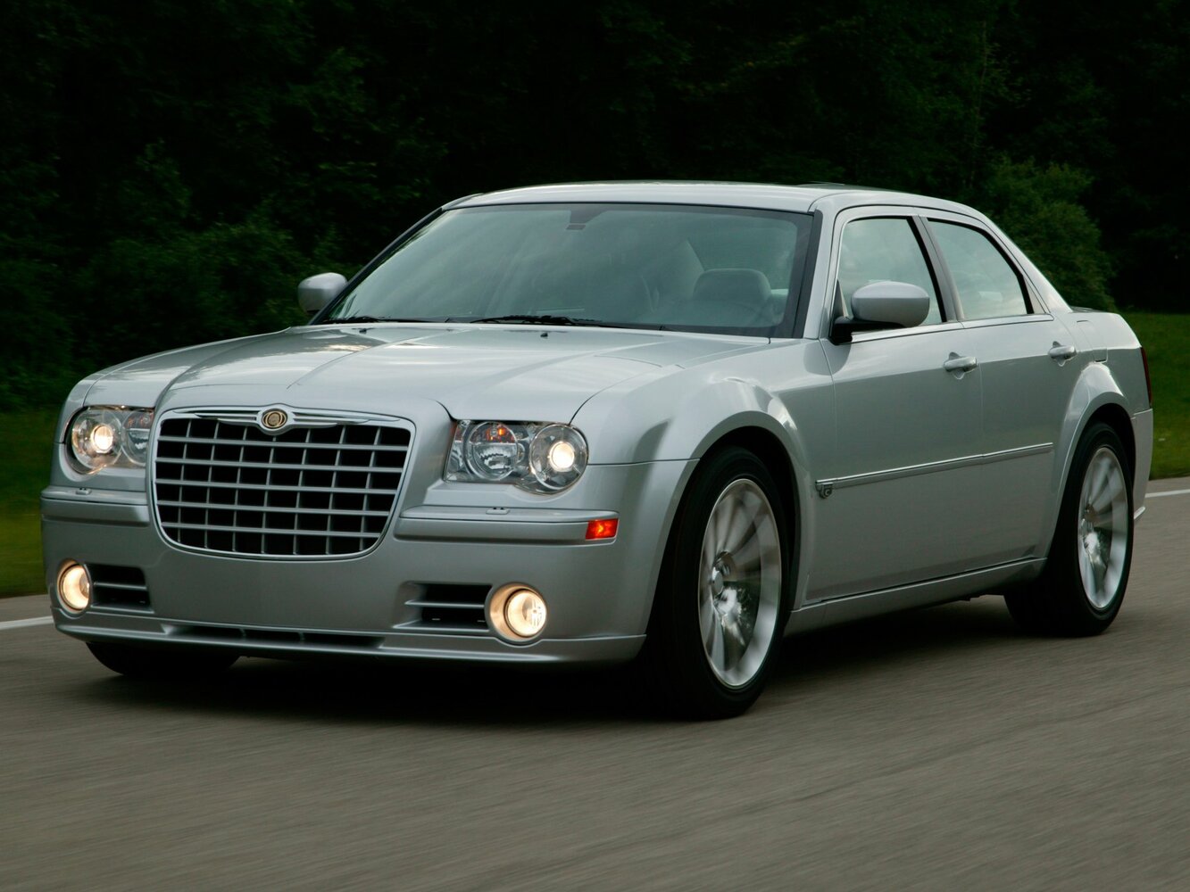 Chrysler 300C I (2004-2011) - Седан SRT8