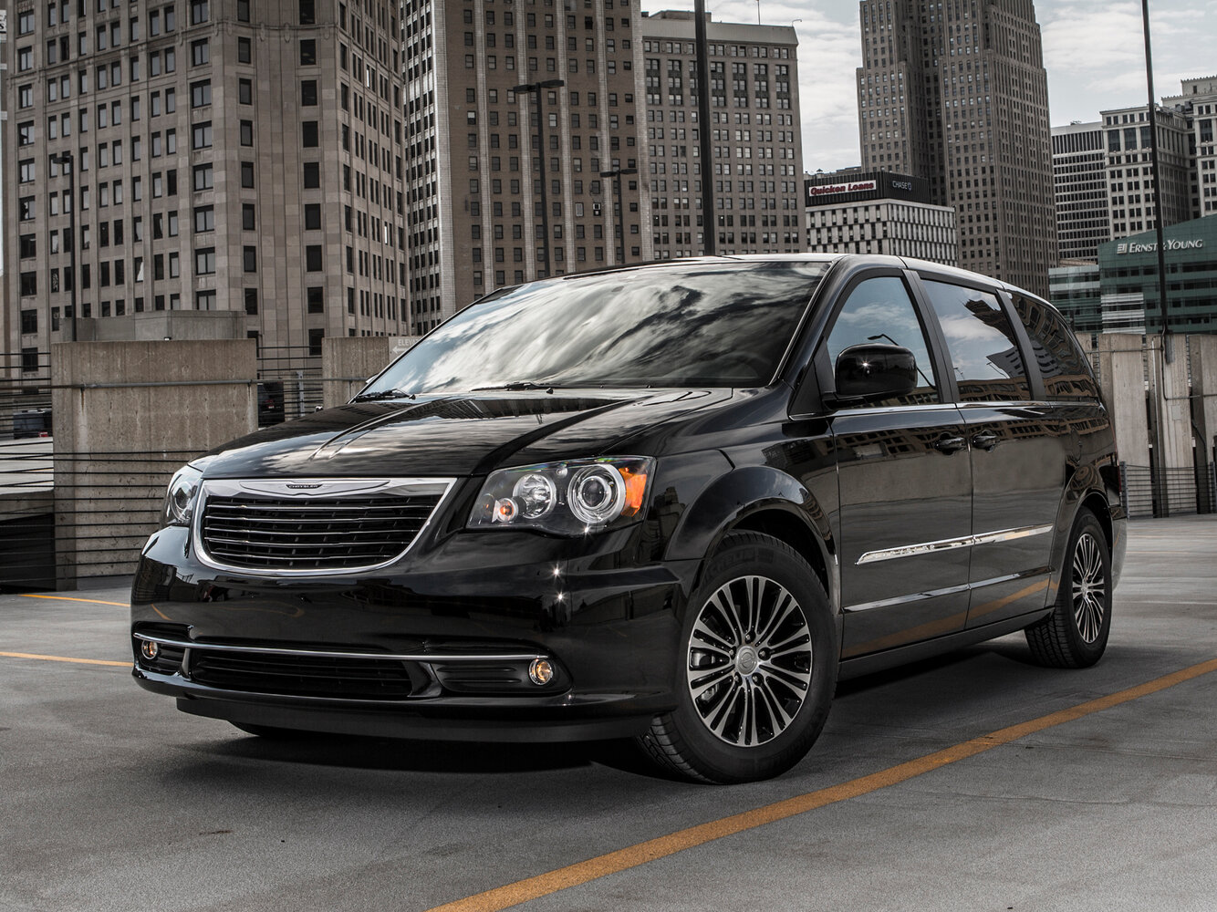 Chrysler Town & Country V (2007-2016) - Минивэн