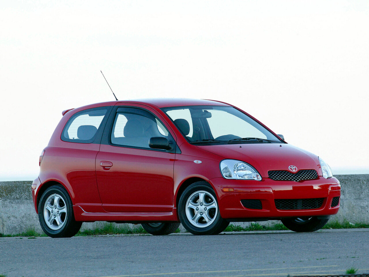 Toyota Echo I (1999-2005) - Хэтчбек 3 дв.