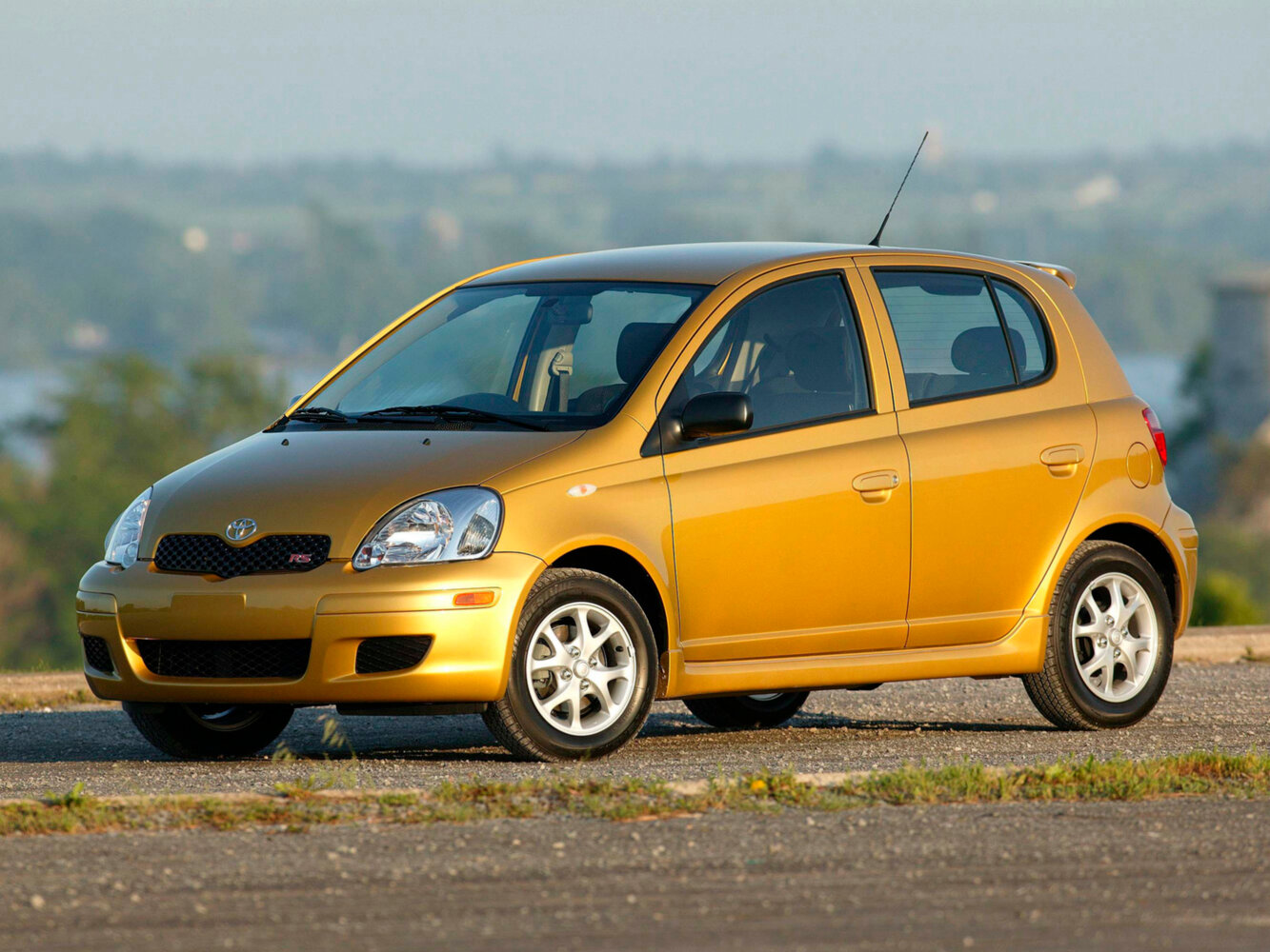 Toyota Echo I (1999-2005) - Хэтчбек 5 дв.